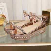 爽やかすぎない大人の印象に 2026年の春夏に着たい クリスチャンルブタン Christian Louboutin サンダル