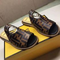 フェンディ FENDI サンダル 2026年春夏のトレンドアイテム クラシカルな雰囲気