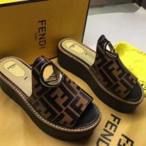 2026春夏も引き続きトレンド フェンディ FENDI サンダル 春夏！大人カジュアル
