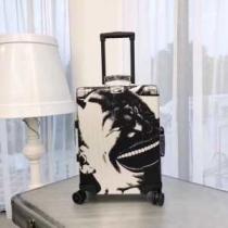 リラックス感のあるゆったり リモワ Rimowa オススメしたい最新注目ファション 2026春夏 スーツケース