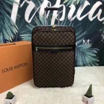 最新で完売確実 ルイ ヴィトン2026限定 男性に人気  LOUIS VUITTON  スーツケースキレイめ感が強い