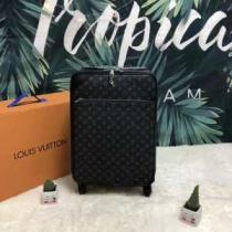 今年大人気 ルイ ヴィトンすごく稀少カラー  LOUIS VUITTON  スーツケース 正規品保証19春夏