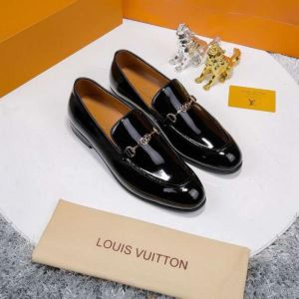 スタイルUPして着こなす ルイ ヴィトン 2026年春夏のトレンドアイテム LOUIS VUITTON ビジネスシューズ ちょっと大人の印象