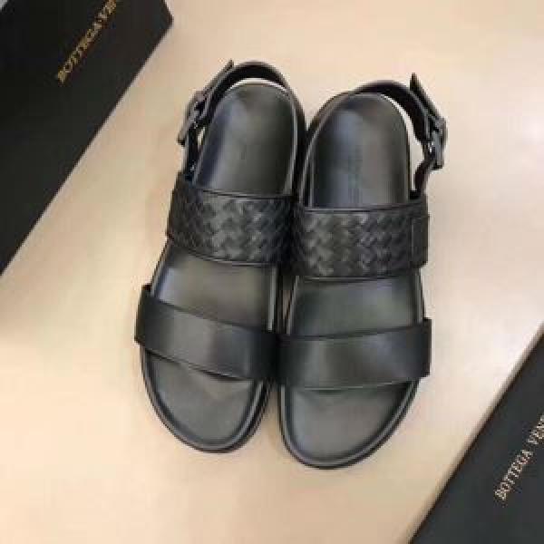 爽やかな雰囲気に仕上げる ボッテガ ヴェネタ BOTTEGA VENETA  2026春夏は人気定番 サンダル 目を引く春夏トップス