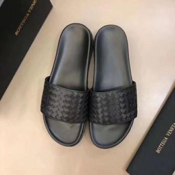 サンダル 気持ちいい真夏日にぴったり ボッテガ ヴェネタ BOTTEGA VENETA 風通しのよい 【2026春夏】最新コレクション
