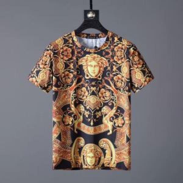 大人っぽく着こなし ヴェルサーチ 2026春夏のトレンド新商品 VERSACE  Tシャツ/半袖