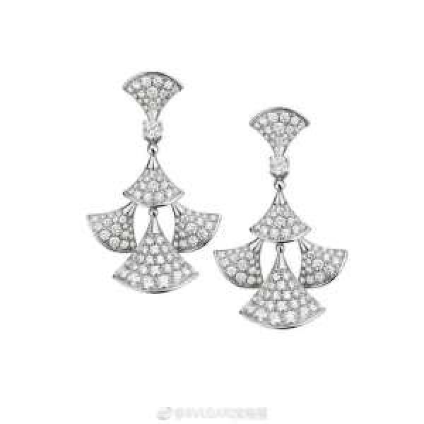 大人の可愛さを引き立て ブルガリ BVLGARI 大人カジュアル夏ファッション2026 ピアス 甘過ぎず大人な印象に 2色可選