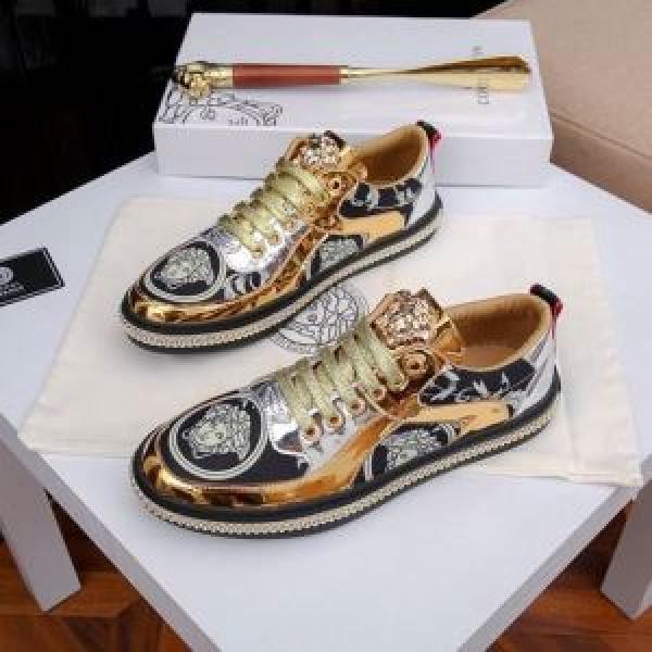 カジュアルシューズ 2026春夏の大注目トレンド まずは定番！人気アイテム ヴェルサーチ VERSACE