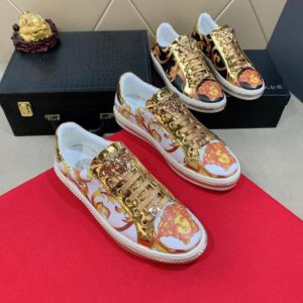ヴェルサーチ VERSACE カジュアルシューズ 2色可選海外セレブは大人気  2026年夏の一押しファッションアイテム