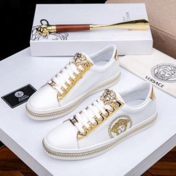 ヴェルサーチ VERSACE カジュアルシューズ 2色可選 2026春夏は人気定番 毎年トレンドアイテムが出る
