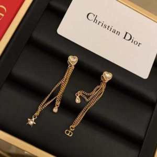 人気夏ファションおすすめ ディオール2026春夏のトレンド新商品  DIOR ピアス 素敵カジュアルの春夏コレクション