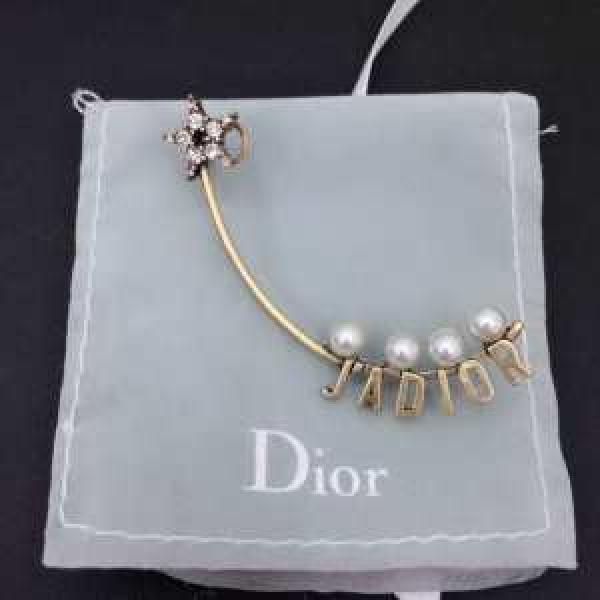 グッと大人っぽい印象に ディオール DIOR 2026年の夏のマスト ピアス ぐっと鮮度がアップ