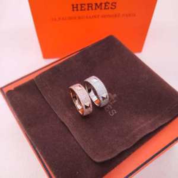 スタイルUPして着こなす エルメス HERMES 2026年春夏のトレンドアイテムリング/指輪 おしゃれな大人の着こなし