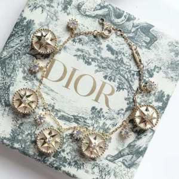 ぜひ今年のトレンドをチェック  ブレスレット 2026年春夏のトレンドアイテムディオール DIOR