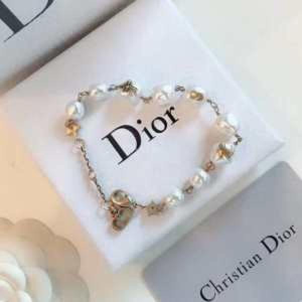 ブレスレット 大人のカジュアルスタイル ディオール今年もトレンド  DIOR  2026春夏は人気定番