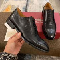 サルヴァトーレフェラガモ FERRAGAMO グッと大人っぽい印象に  この夏は...
