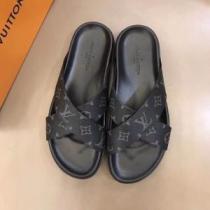 夏の王道　適度な上品さ サンダル ルイ ヴィトン LOUIS VUITTON 2026春夏も引き続き人気セール オシャレ上級者に