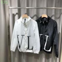 2026春夏のトレンド新商品 ヴァレンティノ VALENTINO  2色可選 フード付きコート 素敵カジュアルの春夏コレクション