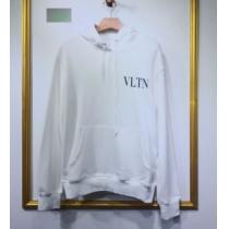 パーカー 夏っぽさ新作アイテム  ヴァレンティノ VALENTINO 今流行りの最新コレクション 2026春夏トレンドアイテム