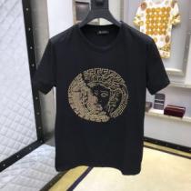 毎年トレンドアイテムが出る  Tシャツ/半袖  2026SS  ヴェルサーチこの...