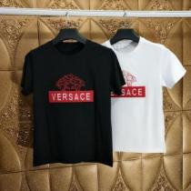 人気モデル愛用VERSACE Tシャツ/半袖 2色可選 ヴェルサーチ 2026限...