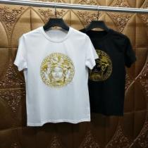 ヴェルサーチ 手持ち在庫あり海外セレブ愛用 VERSACE Tシャツ/半袖 2色...