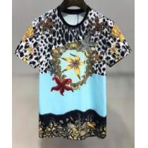 春夏の流行り2026新品 ヴェルサーチ最新で完売確実 VERSACE Tシャツ/...