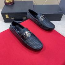 大人カジュアル夏ファッション2026 特に夏は人気アイテム プラダ PRADA ...