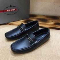 プラダ PRADA カジュアルシューズ 今シーズン注目のデザイン 2026春夏も...