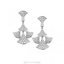 大人の可愛さを引き立て ブルガリ BVLGARI 大人カジュアル夏ファッション2026 ピアス 甘過ぎず大人な印象に 2色可選