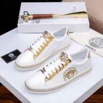 ヴェルサーチ VERSACE カジュアルシューズ 2色可選 2026春夏は人気定番 毎年トレンドアイテムが出る