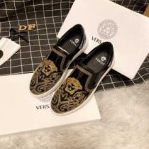 オススメしたい最新注目ファション 2026春夏も引き続きトレンド ヴェルサーチ VERSACE カジュアルシューズ
