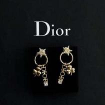 スタイルUPして着こなす ディオール DIOR 夏ファッションをおしゃれに楽しもう  ピアス 2026年春夏のトレンドアイテム