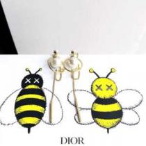 2026年最新ファッション 夏の大人カジュアルスタイル ディオール DIOR リラックス感のあるゆったり ピアス