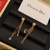人気夏ファションおすすめ ディオール2026春夏のトレンド新商品  DIOR ピアス 素敵カジュアルの春夏コレクション