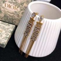 新作コレクションを見る ディオール2026年の春夏に着たい DIOR 馴染みやすいスタイル美品 ピアス