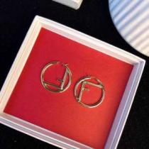 ピアス 春夏のトレンドアイテム フェンディ大人カジュアル夏ファッション2026  FENDI 定番のスタイル春夏限定