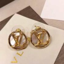 2026即旬な装いに  きちんと感が抜群 ピアス 夏らしい季節感 ルイ ヴィトン LOUIS VUITTON きれいめ上品に
