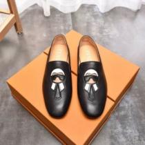 フェンディ FENDI カジュアルシューズ 2026年春夏のトレンドアイテム 定...