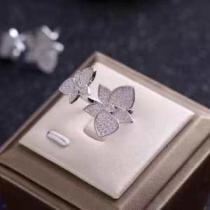 春夏のトレンドアイテム カルティエ CARTIER 大人カジュアル夏ファッション2026リング/指輪 抜け感のあるキレイめ