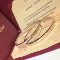 おしゃれな夏ファッション2026カルティエ CARTIER 季節感のあるファッシ...