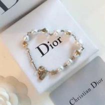 ブレスレット 大人のカジュアルスタイル ディオール今年もトレンド  DIOR  2026春夏は人気定番