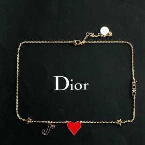 ネックレス 大人カジュアル夏ファッション2026 魅力的なカラー使い ディオール DIOR