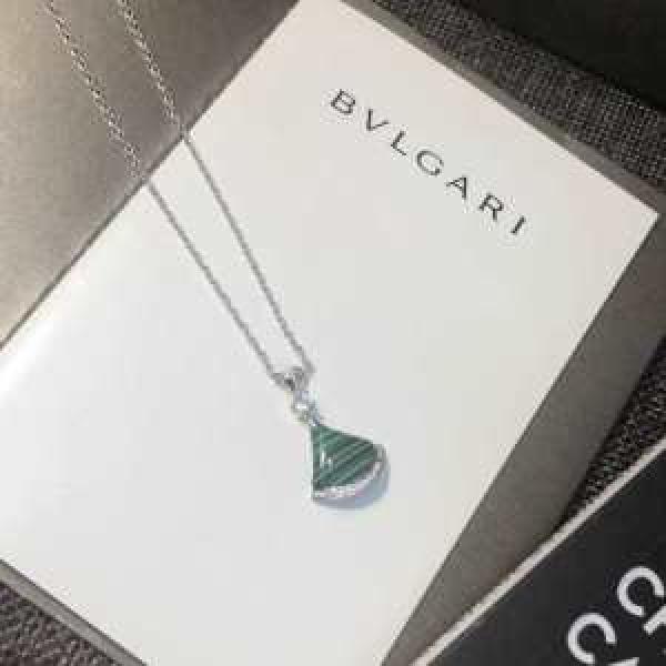 ブルガリ BVLGARI ネックレス 魅力的なカラー使い 《2026年》今、注目のストリート