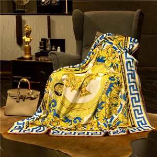 2026春夏トレンドアイテム ヴェルサーチ セレブ愛用　贈り物にも最適 VERSACE ブランケットお肌の敏感な方におすすめ