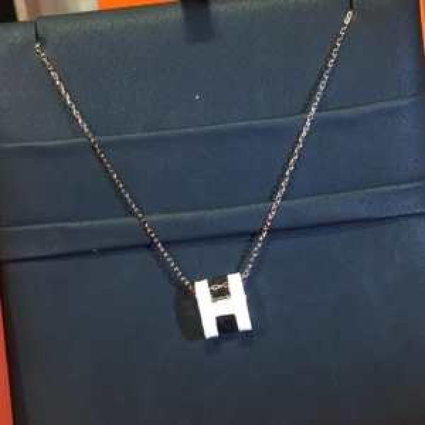 エルメス HERMES ネックレス 春夏アイテムから新たに登場！ 海外セレブが注目アイテム