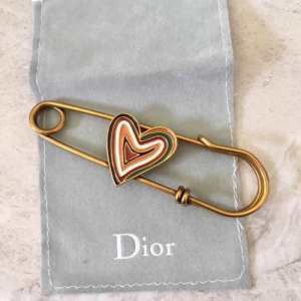 先取り！2026年春夏トレンド ディオール DIOR ブローチ 今やセレブ御用達で大人気の