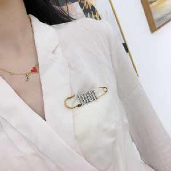 ブローチ 2026年SSトレンド新品登場 春夏ファショントレンドアイテム ディオール DIOR