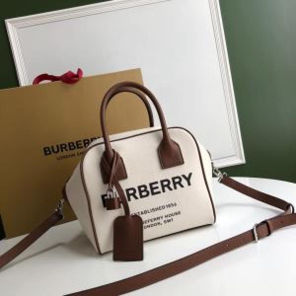 バーバリー 2026年春夏流行ファッション BURBERRY ぜひ今年のトレンドをチェック レディースバッグ  夏に良く似合うちょっと新品