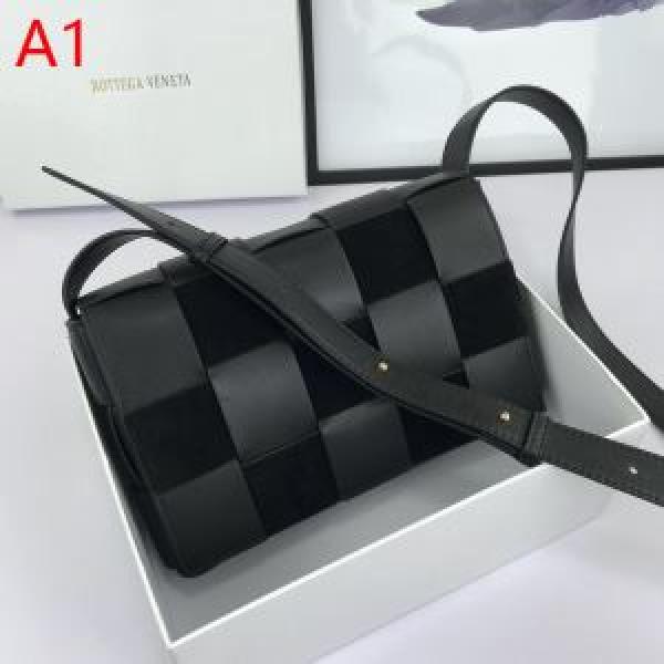 レディースバッグ 【2026春夏】最新コレクション ボッテガ ヴェネタ BOTTEGA VENETA 着回し力も抜群です！多色選択可 夏キレ味をプラス